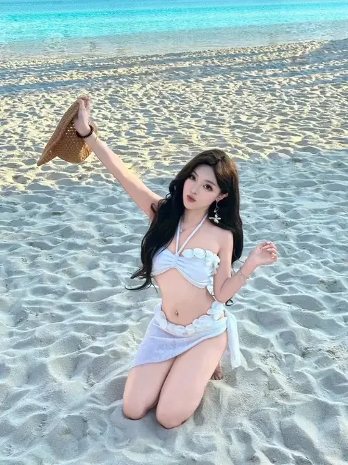 316 Ảnh Gái Xinh Mặc Bikini Trắng cho anh em mê vẻ đẹp trong trẻo pha chút sexy