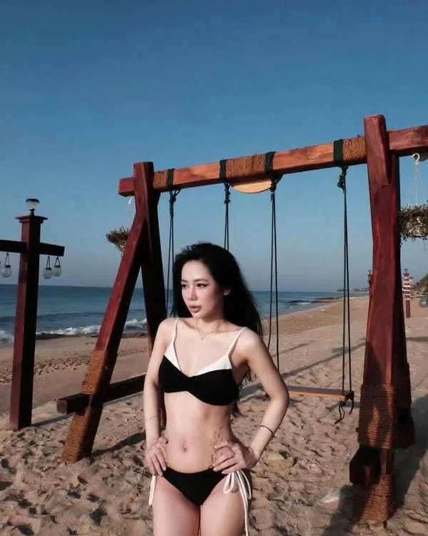 Lits 259+ con gái mặc bikini siêu mỏng với phong cách thời trang