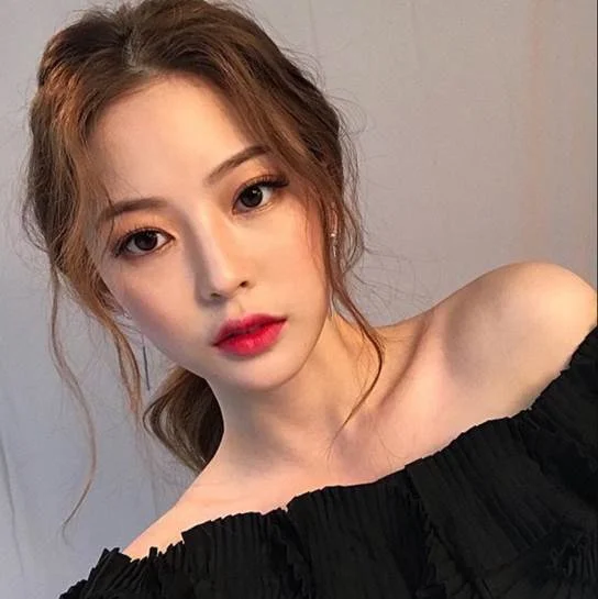 Bật mí với nàng cách trang điểm làm tóc dự tiệc “hạ gục” mọi ánh nhìn
