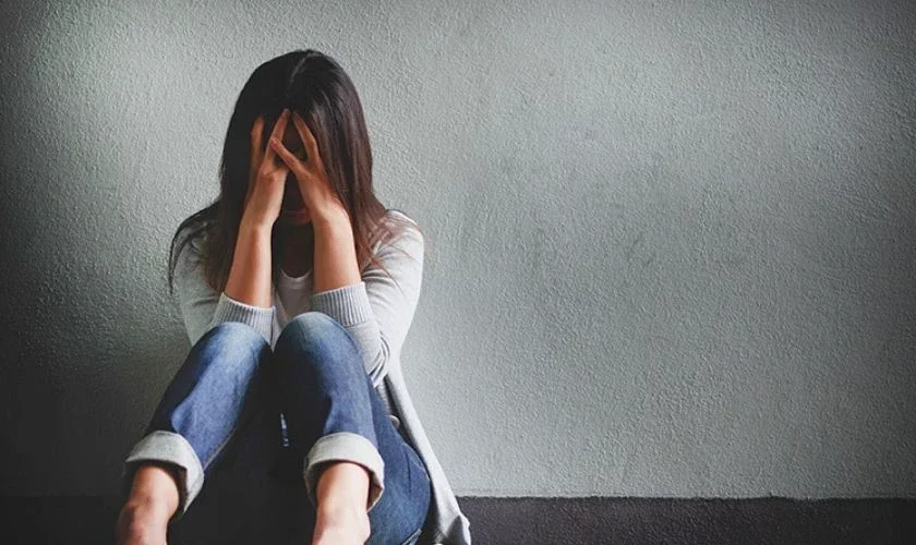 Ảnh girl che mặt buồn, cô đơn