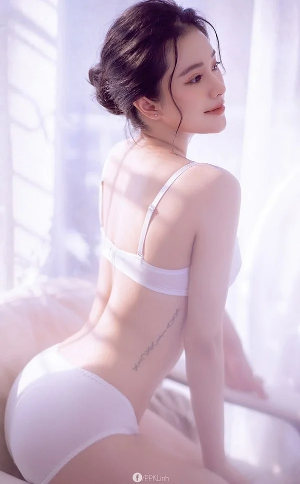 gái xinh cởi đồ thử thách khả năng chịu đựng của đàn ông (10)