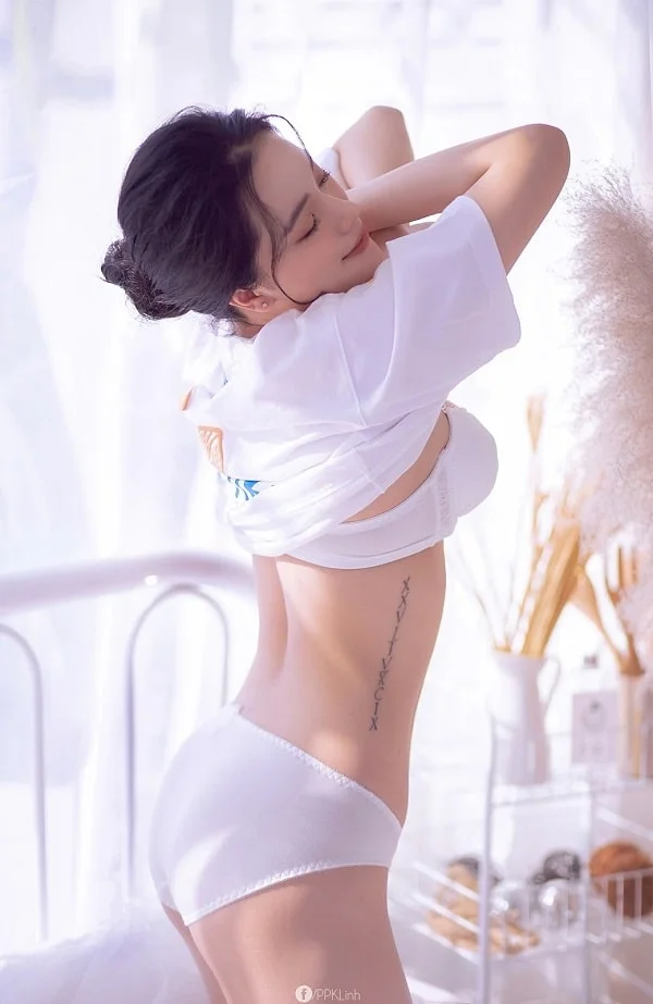 gái xinh cởi đồ thử thách khả năng chịu đựng của đàn ông (8)