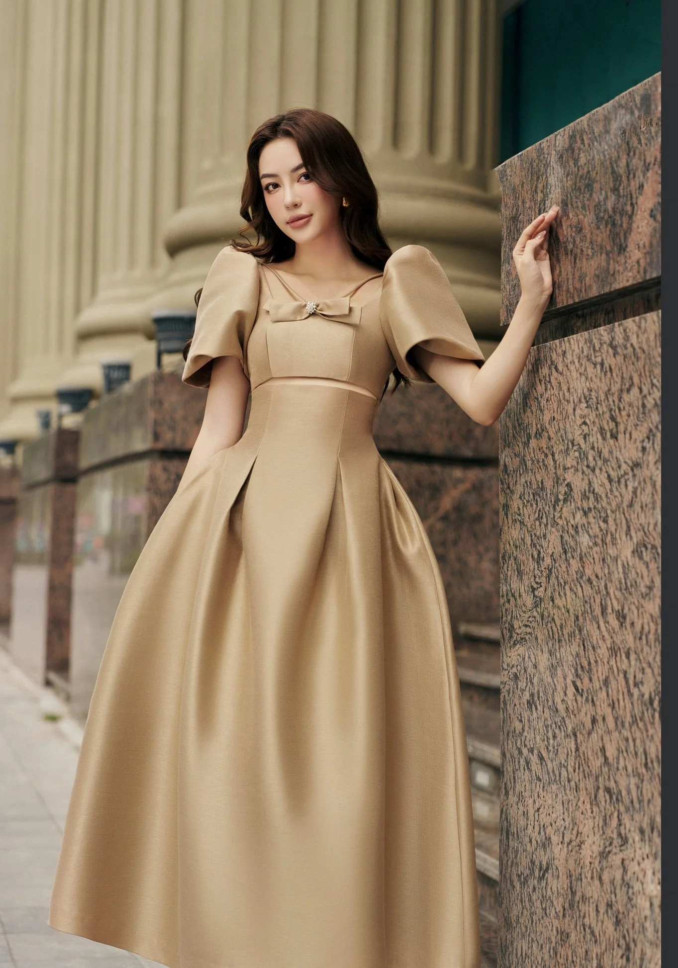 Tận hưởng từng khoảnh khắc sang trọng tuyệt đối với các mẫu đầm dự tiệc cao cấp