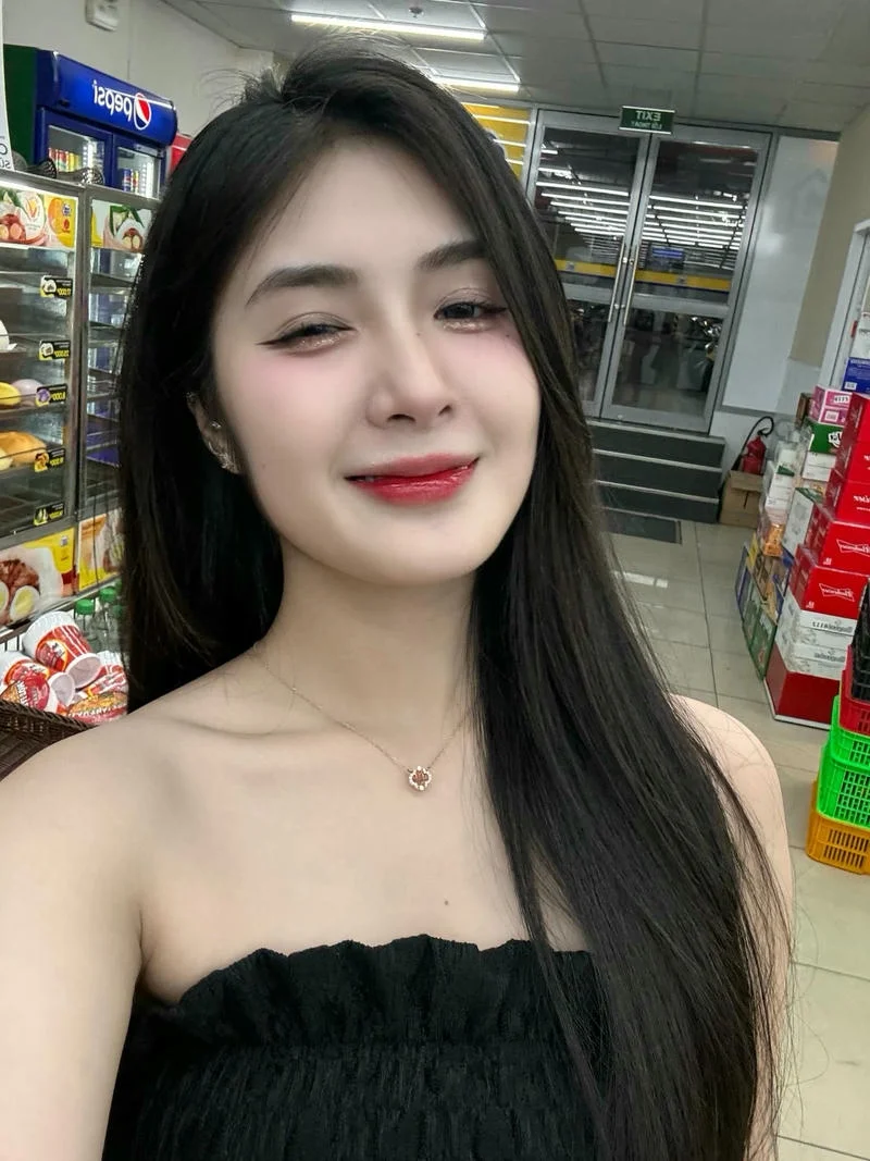 Quỳnh Alee bikini sexy góc chụp cuốn hút