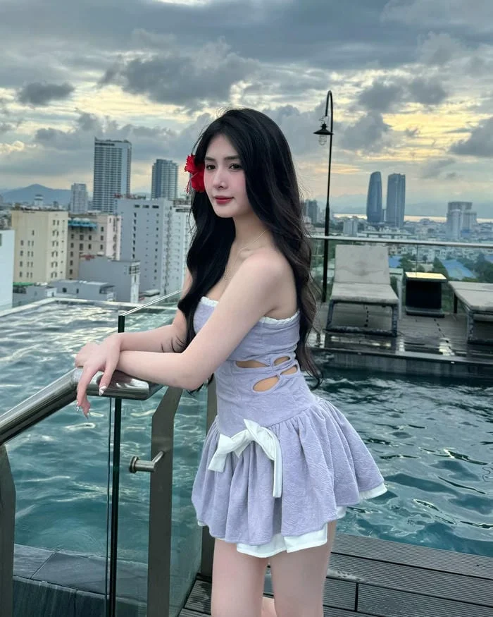 hình quỳnh alee bikini ánh mắt quyến rũ