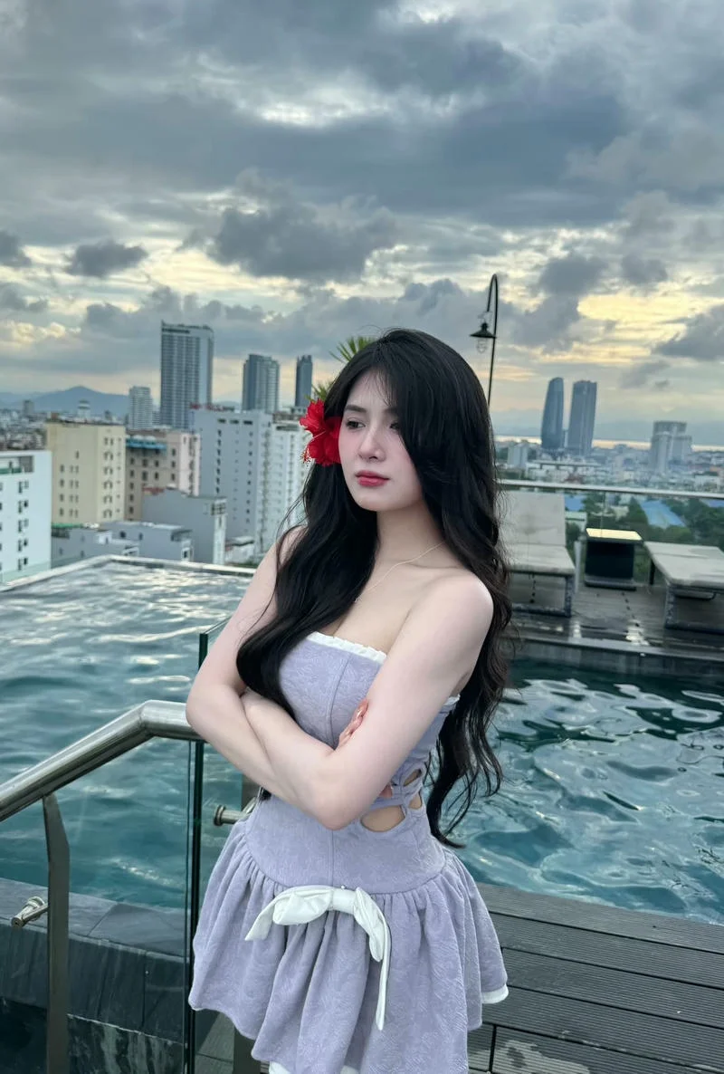 Quỳnh Alee bikini sexy phong cách chụp mới