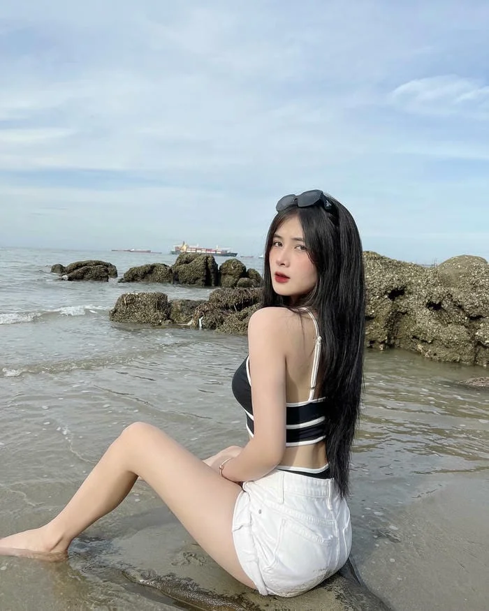 quỳnh alee bikini với gam màu hài hòa