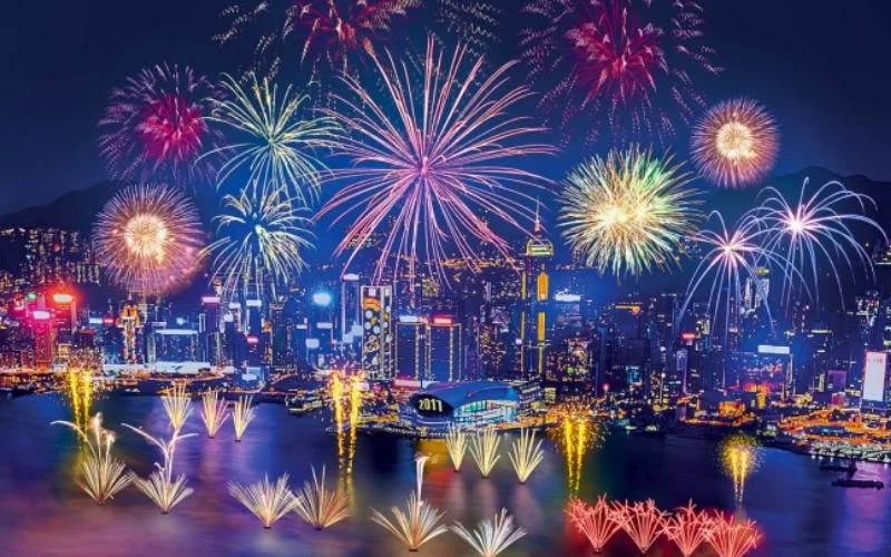 Pháo hoa rực rỡ đón giao thừa ngày Tết