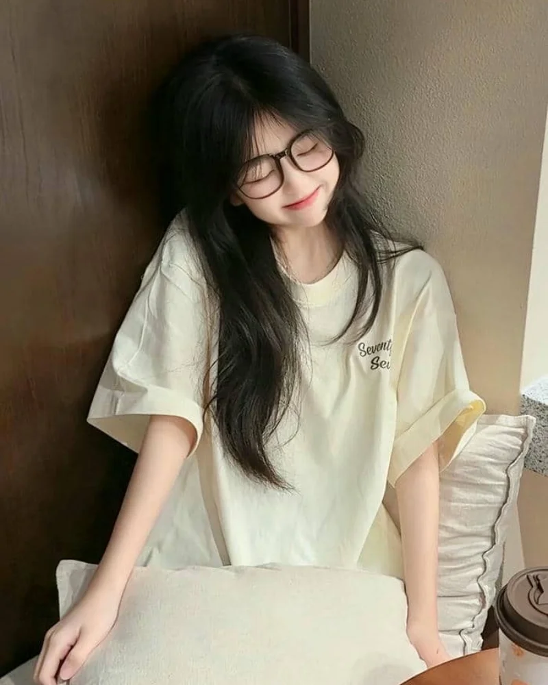 Ảnh gái xinh cute mặc áo thun đơn giản